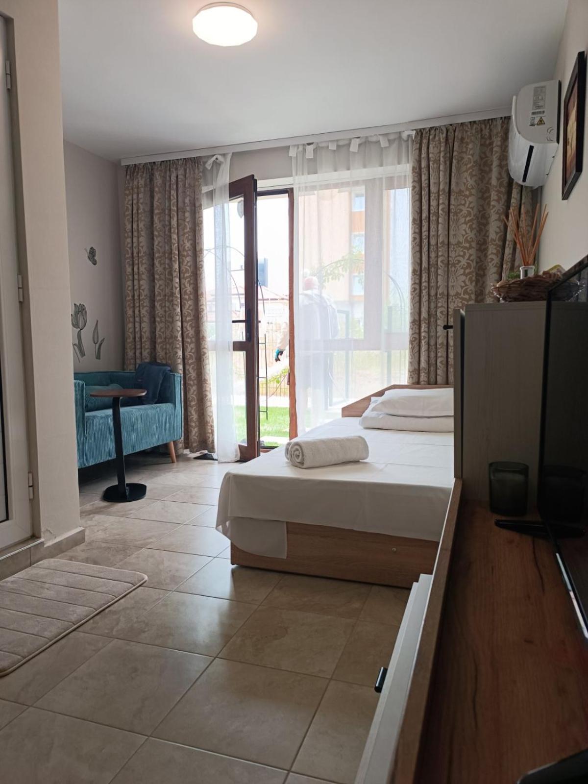 Megi Apartments, Nesebar Sity Eksteriør billede