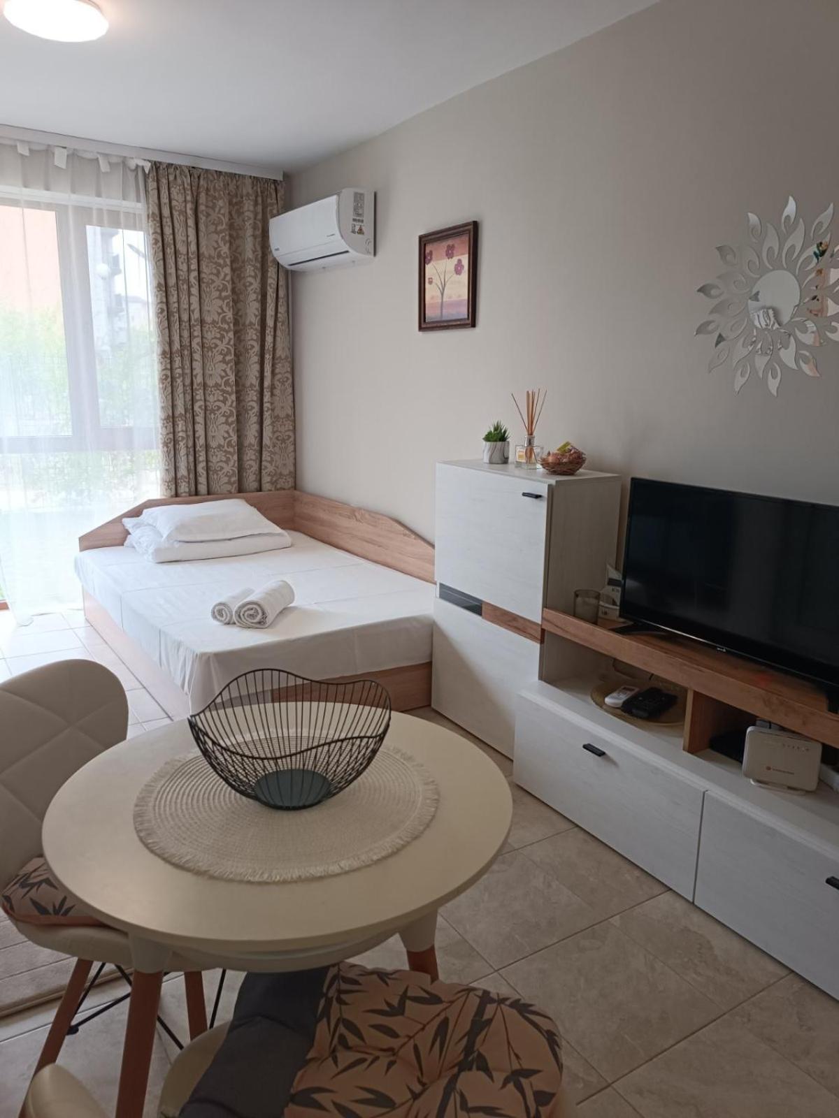 Megi Apartments, Nesebar Sity Eksteriør billede